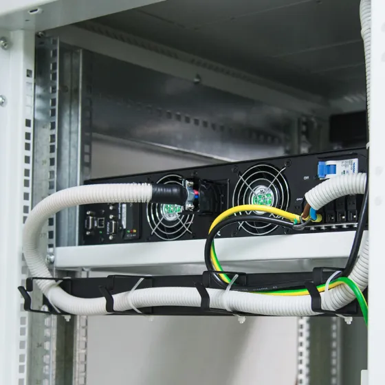 Силовые кабеля в гофре на SKAT-UPS 6000 SNMP Бастион